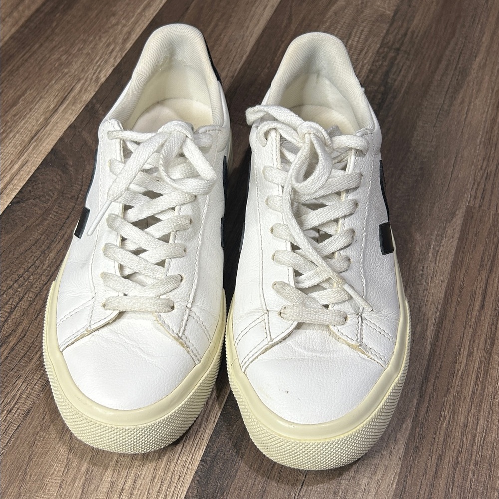 Veja Campo Sneakers Men’s, Size 7 White - Picture 4 of 9